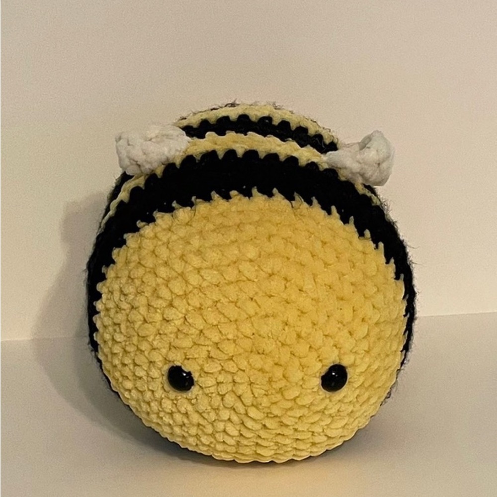 Crochet bee